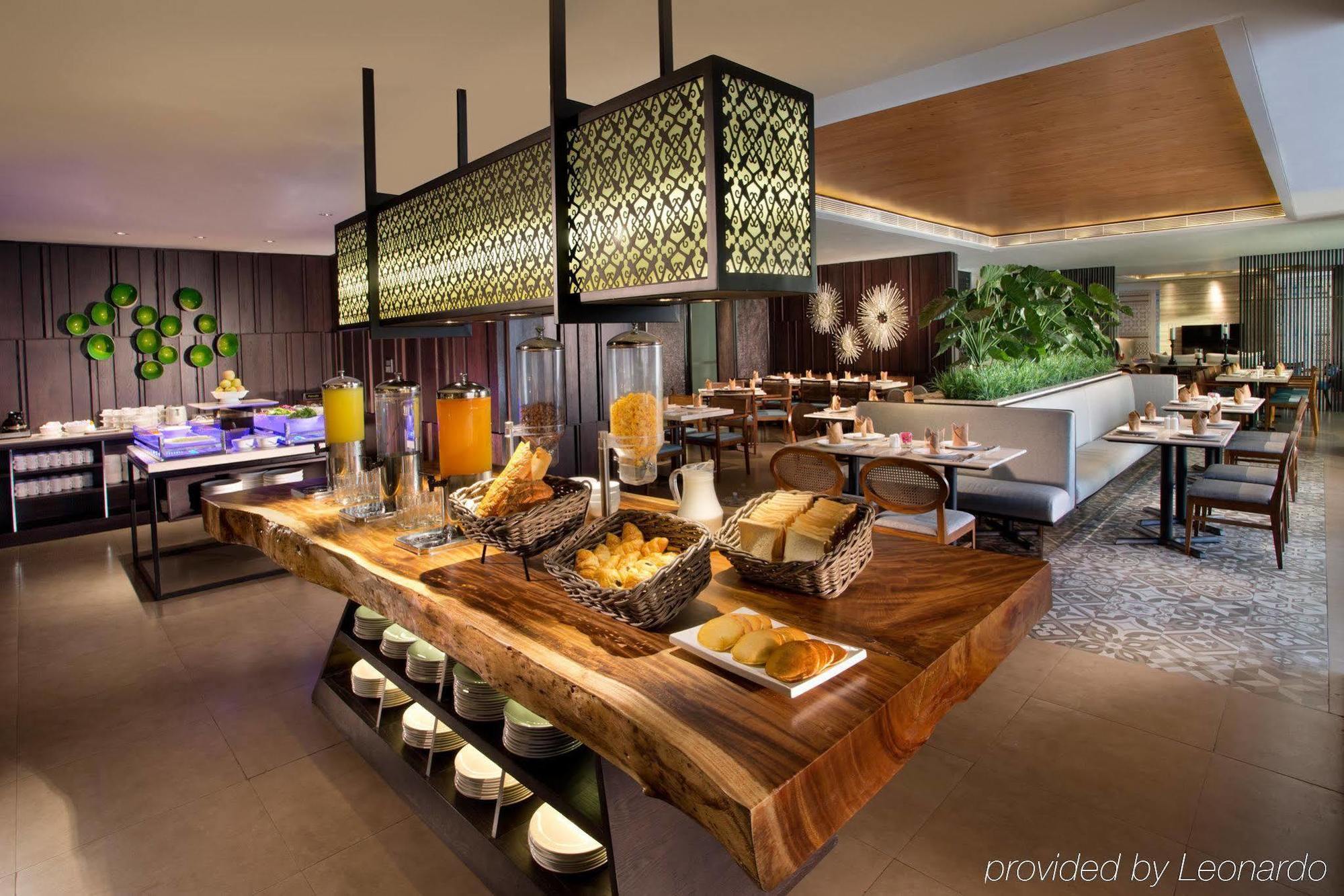 Ascott Waterplace Surabaya Esterno foto